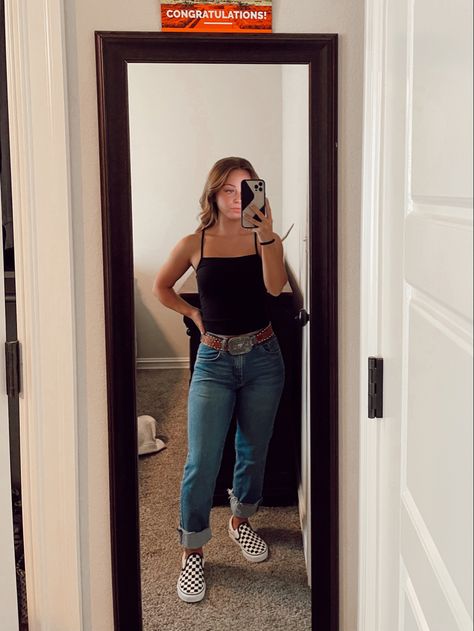 Mom Jeans Outfit Western, Cute Western Outfits For Work, Midsize Western Outfits Summer, Western Outfits With Black Jeans, Western Tank Top Outfit, Cowgirl Hippie Outfits, Causal Western Outfits, Cute Western Outfits Summer, Western Summer Fits