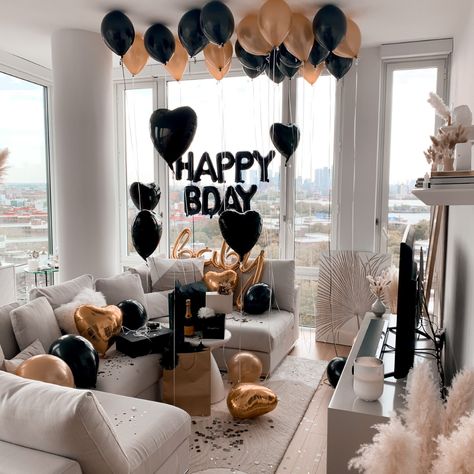 House Birthday Decorations For Men, Guys Bday Decorations, Boyfriend Birthday Balloon Ideas, Birthday Gift Set Up Ideas For Boyfriend, Hotel Birthday Decorations For Husband, Mens Birthday Set Up, Simple Husband Birthday Decorations, Men’s Birthday Surprise, 30th Birthday Decor For Him