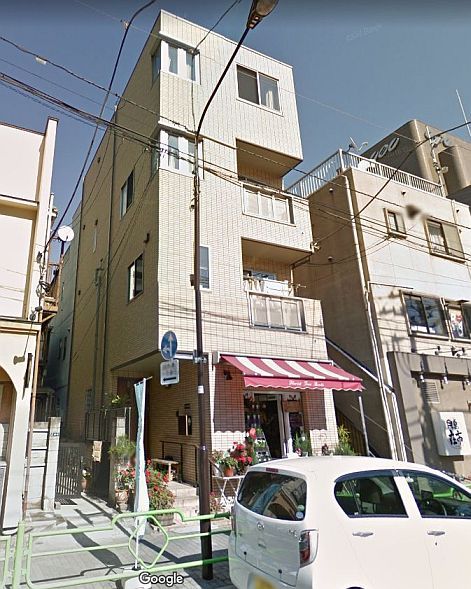 Japanese Apartment Exterior, Japan Apartment Aesthetic, Japanese Apartment Aesthetic, Japanese Apartment Building, Tiny Japanese Apartment, Apartment Outside, Apartment Building Exterior, Japan Apartment, Tokyo House