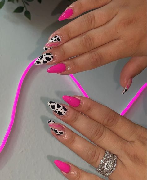 #pink #nails #nailart #cowgirl Neon Pink Cow Print Nails, Cowgirl Nail Art Designs, Squat Nail Designs, Bright Pink Cow Print Nails, Nail Designs Cowgirl, Pink Cowgirl Aesthetic Nails, Vegas Nails Pink, Hot Pink Country Nails, Pink And Cow Nails