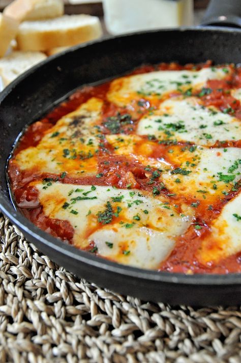 Manchego Cheese and Tomato Skillet with Smoked Paprika Manchego Cheese Recipes, Skillet Suppers, Spanish Cooking, Recipes Asparagus, Spanish Tapas Recipes, Cheese And Tomato, Queso Manchego, Spanish Restaurant, Cheese Tomato