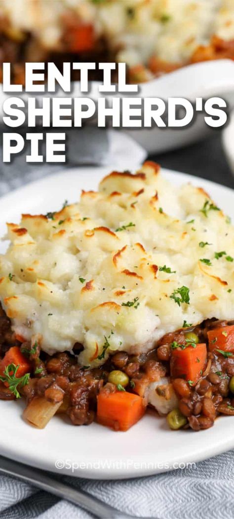 Tender lentils simmered in a rich savory broth, topped with creamy mashed potatoes create this Vegetarian Shepherd's Pie recipe. Bake until golden and bubbly for comforting meatless main dish! #spendwithpennies #shepherdspie #lentils #vegetarian #vegetariancasserole #mashedpotatoes #meatlessmonday Pie Vegetarian, Spend With Pennies, Meatless Main Dishes, Meatless Dinner, Vegetarian Main Dishes, Shepherd's Pie, Tasty Vegetarian Recipes, Lentil Recipes, Vegetarian Dinners