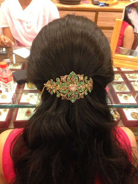 Gold Clips In Hair, Hair Bun Pin, Emerald Hair, Saree Hairstyles, Bridal Hair Buns, Gold Hair Clips, Hair Upstyles, Gold Hair Accessories, Bridal Wedding Hair