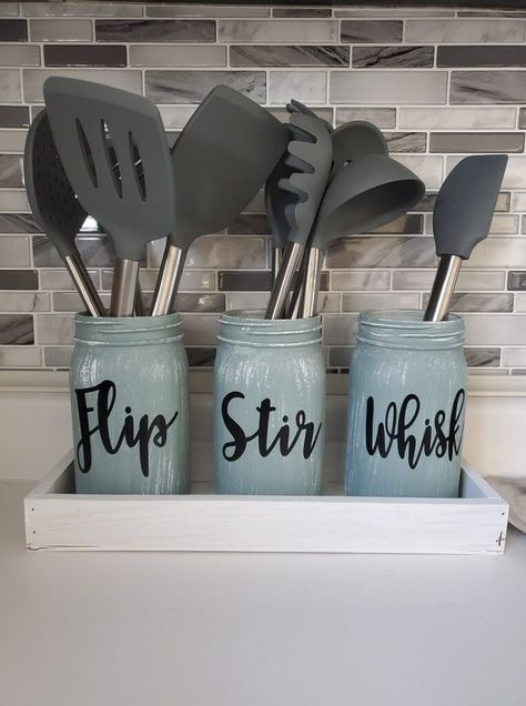 DIY Mason Jar Kitchen Utensil Holder Kitchen Makeover Farmhouse, Mobile Home Kitchen Makeover, Utensils Holder Diy, Mason Jar Utensil Holder, Double Wide Mobile Home, Diy Farmhouse Ideas, Mobile Home Kitchen, Selling Crafts, Mason Jar Kitchen