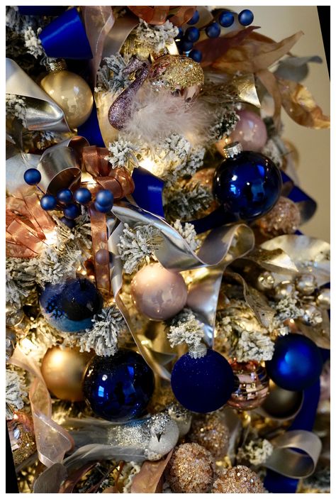 Blue And Gold Christmas Tree, Christmas Tree Inspiration Simple, Blue And Gold Christmas, Tree Crown, Christmas Tree Colour Scheme, Blue Christmas Tree Decorations, Rose Gold Christmas Tree, Rose Gold Christmas Decorations, Copper And Blue