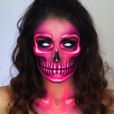 Neon Skull. Makeup Tutorial to Transform your Face, see the video on our site. By Giulianna Maria. Fantasy Make-up, Neon Skull, Halloween Make-up Looks, Halloweenský Makeup, Holloween Makeup, Horror Make-up, Creepy Halloween Makeup, Cute Halloween Makeup, Skeleton Makeup