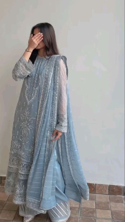 Eid Dress Ideas, Desi Dress, Desi Fits, Pakistani Wedding Outfits, Desi Outfits, Chique Outfits, Pakistani Fancy Dresses, Pakistani Dresses Casual, Dresses Traditional