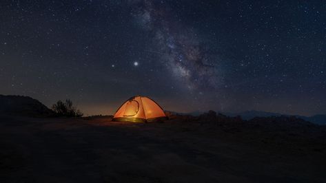 How to Photograph a Tent at Night Camping Under Stars, Tent At Night, Camping Stars Night Skies, Night Fire Camping, Camping Under The Stars, Polar Night, Wild Camp, Wild Camping, Tent Lighting