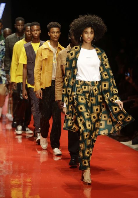 In beeld: ontdek het rijke aanbod Afrikaanse mode op Arise Fashion Week Tinie Tempah, Afrikaanse Mode, Naomi Campbell, Capsule Collection, Fashion Pictures, Beautiful Black Women, African Print, Academic Dress, Milan