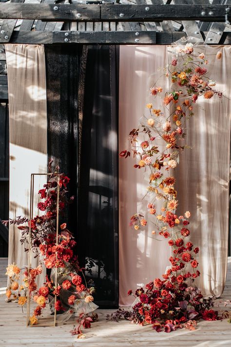 Marquee Letters With Flowers, Burgundy Wedding Aesthetic, Wedding Decorations Aesthetic, Autumn Wedding Backdrop, Autumn Wedding Aesthetic, Autumn Wedding Arch, Wedding Ideas Burgundy, Arch Aesthetic, Aesthetic Wedding Decor