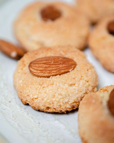 Maltese Recipes Malta, Maltese Food, Malta Food, Maltese Recipes, Almond Biscuits, Bar Cups, Family Baking, Almond Cookies, Yummy Cookies