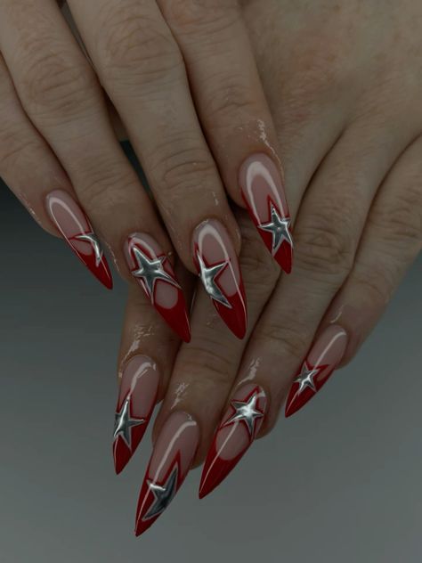 Star Stilleto Nails, Red And Metallic Nails, Red Nail Acrylic Designs, White Star Nail Design, Red And Silver Almond Nails, Red Nails With Silver Chrome, Red Nail Design Ideas, Red Gel X Nail Designs, Red Nails Star Design