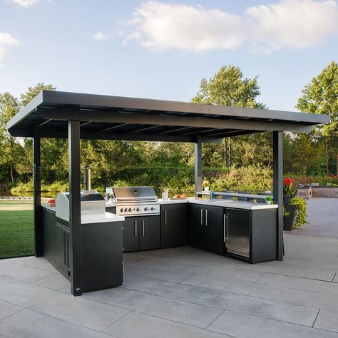 As the crisp autumn air begins to settle in, there’s no better time to upgrade your outdoor living space. Backyard Discovery, a leader in high-quality outdoor products, has just unveiled the latest addition to their acclaimed collection: the Fusion Fire Outdoor Kitchen. This all-in-one outdoor kitchen is packed with premium features, designed to transform your backyard into a chef’s paradise, perfect for hosting game-day gatherings and family cookouts. Outdoor Kitchen With Cover, Outdoor Grills Ideas, Bbq Islands Backyard, Outdoor Patio Bar Ideas Backyards, Outdoor Kitchen Enclosed, Outdoor Kitchen Covered Patio, Outdore Kitchen, Outdoor Patio With Kitchen, Outdoor Kitchen Storage Ideas