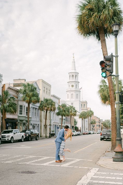 Downtown Charleston Couple Photos, Charleston Photoshoot Couples, Family Photos Charleston Sc, Downtown Charleston Elopement, Charleston Elopement Ideas, Charleston Inspo Pics, Hampton Park Charleston Sc, Downtown Charleston Photoshoot, Engagement Photos Southern