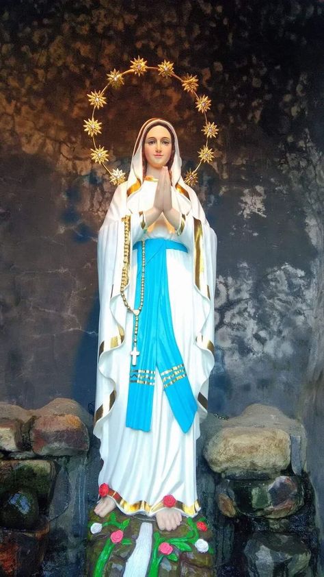 Our Lady Of Lourdes Image, Movie Character Sketch, Mother Mary Pictures, Blessed Mother Statue, Mother Mary Images, Good Evening Greetings, Catholic Statues, Beer Advertising, Images Of Mary