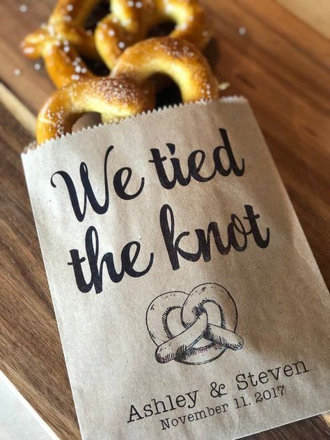 We Tied The Knot Pretzel, Wedding Snack Bags, Wedding Puns, Pretzel Bags, We Tied The Knot, Food Wedding Favors, Wedding Snacks, Wedding Favors Cheap, Future Wedding Plans