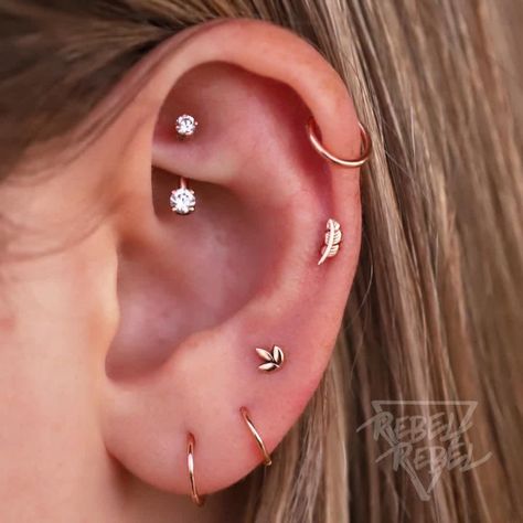 Ear Scape, Piercing Combinations, Ušný Piercing, Ear Piercing Combinations, Ear Peircings, Ear Art, Cool Ear Piercings, Pretty Ear Piercings, Multiple Ear Piercings