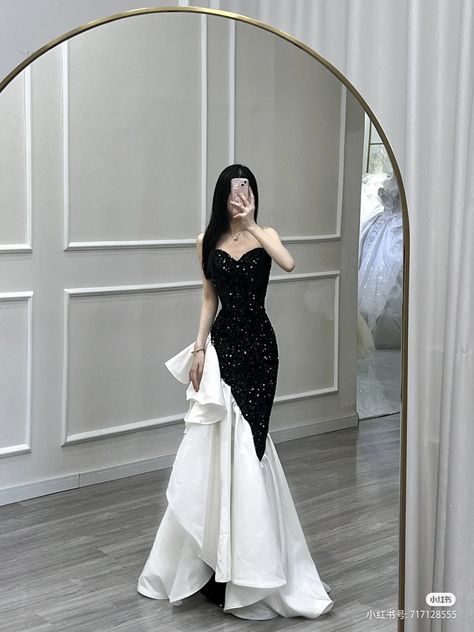 Outfit For Award Show, White And Black Prom Dress, Outfits For Award Shows, Long Gown Elegant Classy, Long Formal Dresses Elegant, Award Show Outfits, Award Show Dresses, Gala Gowns, Cute Shopping