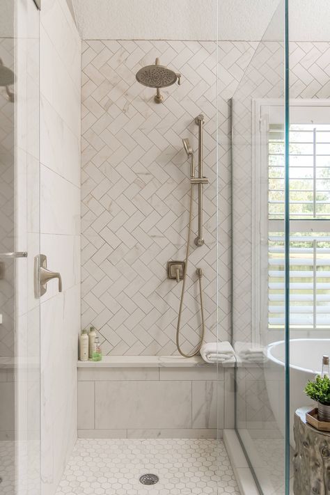 Traditional Tarpon Springs Bathroom - Traditional - Bathroom - Tampa - by S&W Kitchens | Houzz Traditional Bathroom Tile, Bathroom Tiles Combination, Master Ensuite Bathroom, Master Bath Renovation, Beach House Bathroom, Traditional Bathroom Designs, Small Bathroom With Shower, Traditional Bathrooms, House Bathrooms