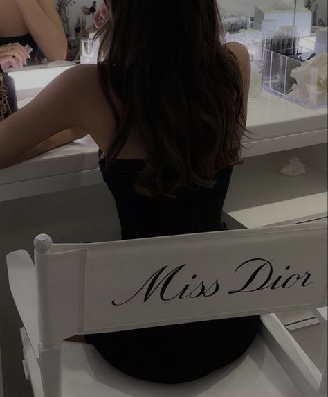 Miss Dior, Dior, Vogue