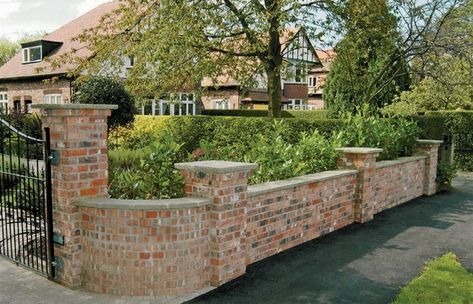 How To Choose A Front Wall For Your Home | ModularWalls Ideas Para Decorar Jardines, Brick Wall Gardens, Garden Wall Designs, Diy Garden Patio, Garden Walls, Modern Front Yard, Driveway Entrance, Brick Decor, Brick Fence