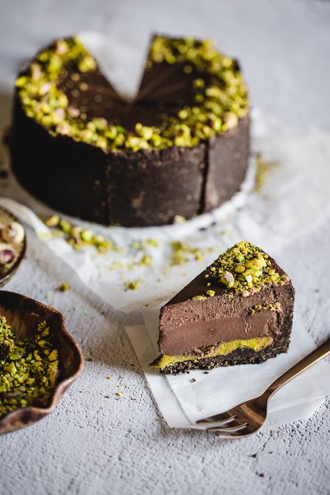 Chocolate Pistachio Cake, Pistachio Tart, Vegan Chocolate Ganache, Pistachio Cake Recipe, Tart Vegan, Pistachio Dessert, Cake Gluten Free, Chocolate Pistachio, Chocolate Crust