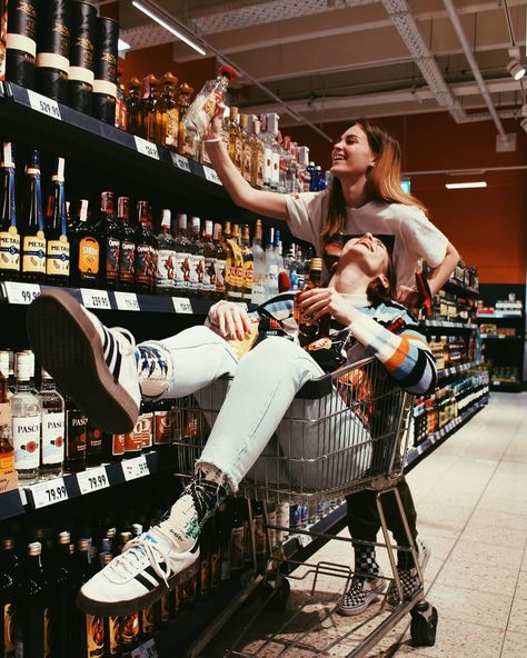 Grocery Shopping Pose Reference, Photoshoot In Grocery Store, Grocery Store Photoshoot Couple, Grocery Shopping Photoshoot, Grocery Store Engagement Photos, Supermarket Prewedding, Groceries Photoshoot, Super Market Photoshoot, Couple Grocery Shopping