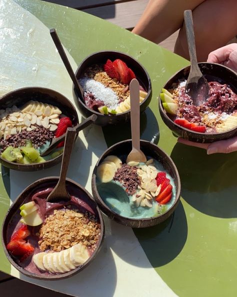 Smoothie Bowl Shop, Smoothie Shop Aesthetic, Smoothie Bowl Bar, Açai Smoothie, Smoothie Shack, Beach Smoothie, Açaí Bowls, Smoothie Shop, Acai Smoothie Bowl