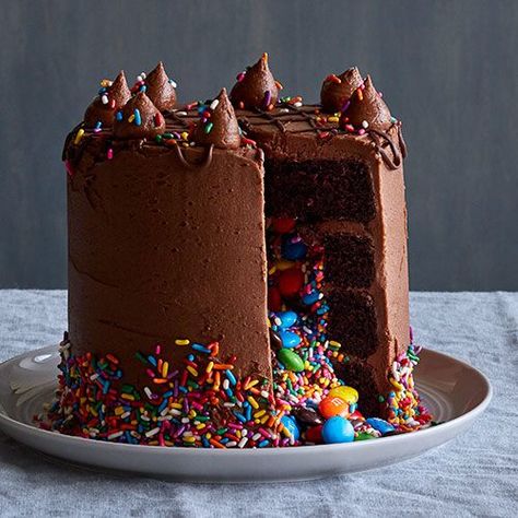 Chocolate Surprise Cake, Candy Filled Cake, Top Desserts, Chocolate Surprise, Surprise Cake, Online Cake Delivery, Pampered Chef Recipes, The Pampered Chef, Devils Food Cake