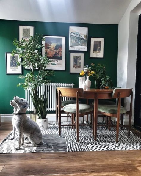 small dining room with emerald green wall and art gallery Black And Yellow Dining Room, Brownstone Interiors, Bright Interior Design, Kitchen Vibes, Summer Living Room, Green Dining Room, Sweet House, Basement Reno, Future Kitchen