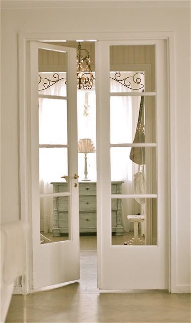 Interior Glass Doors Ideas, Narrow French Doors, French Door Interior, Single French Door, White French Doors, Diy Interior Doors, French Doors Bedroom, Oval Glass Front Door, Trendy Door