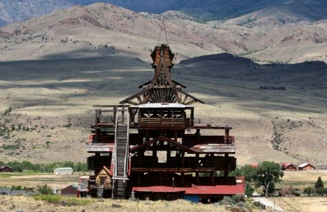 unusual homes Unusual House, Abandoned Ruins, Wyoming Travel, Unusual Homes, Wooden Structure, Mansions Homes, Tree Houses, Jackson Hole, Unique Homes