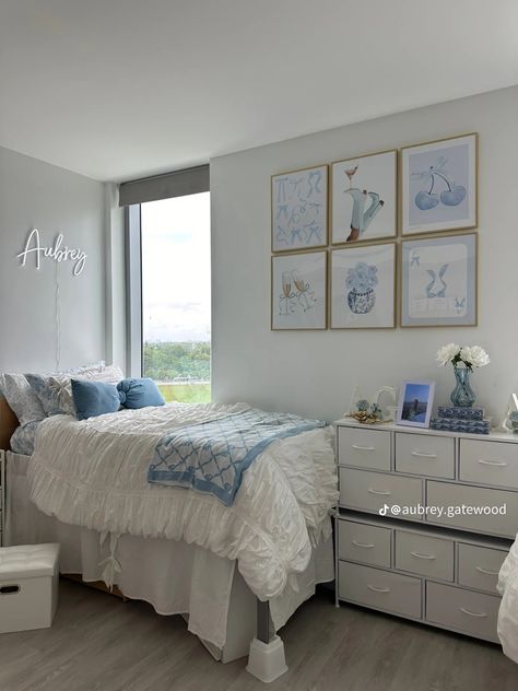 Dorm Room Ideas Elegant, Comfy Dorm Room Aesthetic, White Dorm Aesthetic, College Dorm Aesthetic Ideas, Unc Chapel Hill Dorm Room, Fgcu Dorm Room, Light Blue And White Dorm Room, Apartment Dorm Room Ideas, Georgia Southern University Dorm