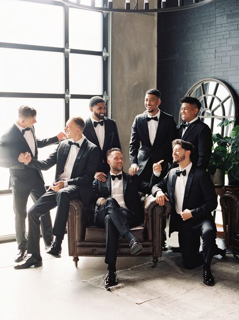 This California Couple Kept Their September Wedding Sleek and Modern Groomsmen Posing Ideas, Husband And Groomsmen, Bridesmaids With Groom, Grooms Pictures Groomsmen Photo Ideas, Groomsman Wedding Photos, Groom And Groomsmen Poses, Rustic Wedding Party Photos, Cool Groomsmen Photos, Wedding Photo Groomsmen