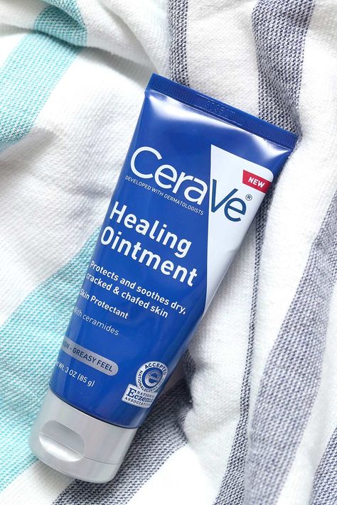 Cerave Lipbalm, Cera Ve Healing Ointment, Cera Ve Moisturizing Cream Aesthetic, Cera Ve Products Skin Care, Cerave Healing Ointment For Face, Cerave Ointment, Healing Ointment Cerave, Cerave Healing Ointment, Cerave Skincare Hydrating