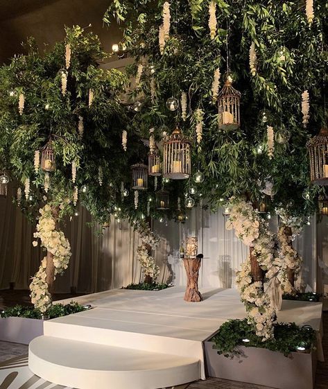 Decorating Tree For Wedding, Ivory Decor Wedding, Garden Theme Stage Decor, Aesthetic Stage Decorations, Enchanted Garden Reception, Trees For Weddings, Enchanted Garden Stage Design, Enchanted Forest Indian Wedding, Green Tree Decor