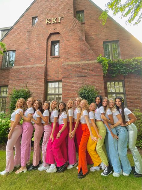 Sorority Membership Ideas, Pin Attire Sorority, Sorority Recruitment Outfits Sisterhood, Recruitment Outfits Color Schemes, Sority Girl Aesthetic, Sorority Recruitment Events Ideas, Soroity Girls Aesthetic, Sorority Philanthropy Outfits, Sorority Recruitment Rooms