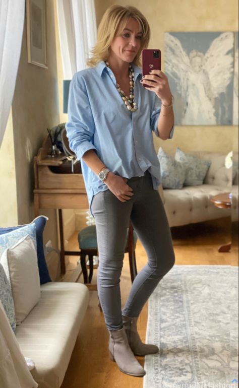 How to wear a pearl necklace with an oversized chambray shirt & skinny jeans . . . #ootd #wiw #lotd #over40 #over40fashion #fashion #midlifestyle #over40style #midlife #whattowear #howtostyle #style #stylingtips #winterstyle #looksforwinter #winterfashion #whattowearinwinter #winterlooks #winterstylingtips #ideasonwhattowearinwinter Wearing Pearls With Jeans Casual Outfits, Oversized Chambray Shirt Outfit, How To Wear Pearls Casual, How To Wear A Pearl Necklace, Chambray Shirt Outfits, How To Wear Pearls, Midlife Fashion, Personal Fashion Stylist, Oversized Denim Shirt