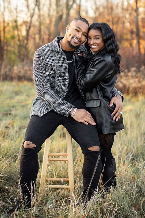 Black Couple Fall Photoshoot, Engagement Photos Outfits Black Couple, Photo Poses For Couples Casual, Outfits For Couple Photoshoot, All Black Couples Photoshoot, Leadership Photoshoot, Couples Outfits Black People, Cards Photoshoot, Couples Poses Photography