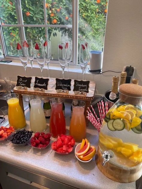 35+ Gorgeous Mothers Day Brunch Ideas To Show Your Love - HubPages Mothers Day Brunch Ideas, Breakfast Brunch Party, Graduation Brunch, Brunch Party Decorations, Brunch Bar, Brunch Spread, Bubbly Bar, Girls Brunch, Breakfast Party