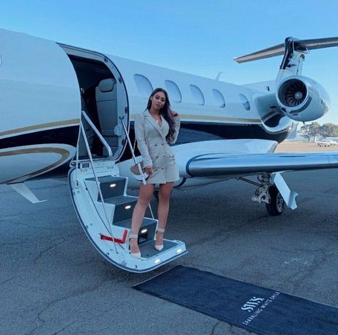 A-Listers Who Travel by Private Jet Private Jet Travel, Jet Girl, Luxury Lifestyle Women, Rich Girl Aesthetic, Super Rich Kids, Rich Lifestyle, Luxury Lifestyle Dreams, Luxe Life, Rich Women