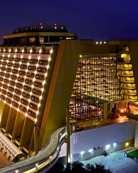 Disney's Contemporary Resort, Orlando, Florida, United States - Resort Review - Condé Nast Traveler Travel Resorts, Lake Buena Vista Florida, Disney World Aesthetic, Disney Contemporary Resort, Review Tips, Lake Hotel, Contemporary Resort, Disney Hotels, Florida Resorts