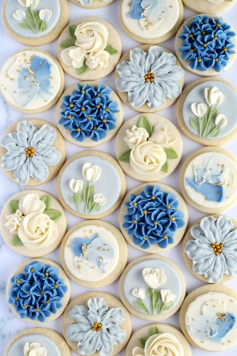 Spring Wedding Cookies, Hens Cookies, 70th Cake, Icing Roses, Flower Sugar Cookies, Buttercream Decorating, Royal Icing Flowers, Royal Iced Cookies, Icing Flowers