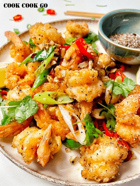 Salt and Pepper Crispy Shrimp - COOK COOK GO Sweet And Sour Prawns, Appetizer Dinner, Salt And Pepper Shrimp, Pepper Shrimp, Crispy Shrimp, Chinese Cooking Wine, Large Shrimp, Shrimp Dishes, Vietnamese Food