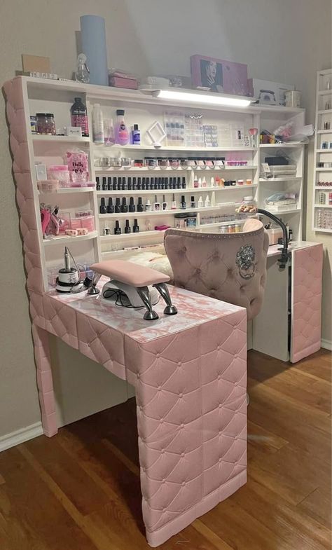 Nail Room Painting Ideas, Basement Nail Room, Nail Tech Desk Setup Bedroom, Nail Station Setup, Tiny Nail Salon Ideas, Nail Tech Station At Home Ideas, Nail Salon Design Ideas Style, Nail Desk Aesthetic, Nail Boutique Ideas