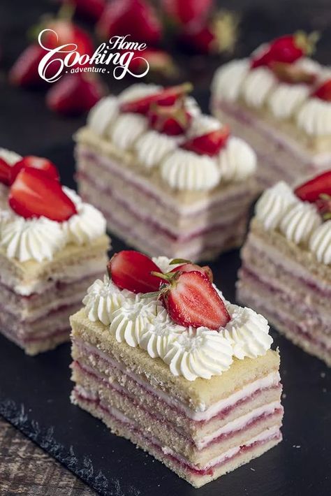 Cake Design: Where Flavors Become Art Intermediate Dessert Recipes, Strawberry Lemon Layer Cake, Cake Slices Ideas, Unique Strawberry Desserts, Strawberry Layered Cake Recipes, Fruit Layered Cake, Mothers Day Cake Recipes, Torte Recipes Desserts, Fruit Filled Cake