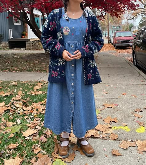 Granny Clothes Aesthetic, Granny Outfits Aesthetic, Vintage Grandma Outfits, Grandma Chic Outfit, 80s Grandma Fashion, 90s Cottagecore Fashion, Grandmacore Outfit Aesthetic, Grandma Clothes Outfits, Funky Grandma Style