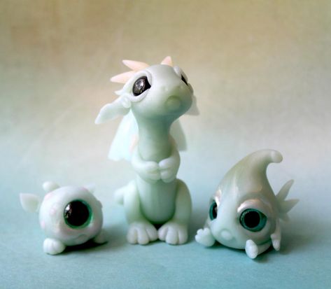 Fimo Kawaii, Clay Dragons, Baby Dragons, Polymer Clay Dragon, Polymer Clay Figures, Clay Dragon, Fairy Dragon, Clay Stuff, Polymer Clay Sculptures