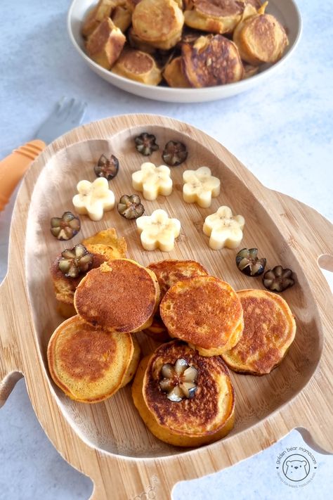 Pumpkin Banana Pancake Bites Baby Pumpkin Pancakes, Pumpkin Pancakes For Baby, Banana Pancake Bites, Pancakes For Baby, Pumpkin Puree Recipes, Banana Uses, Pumpkin Oats, Baby Pancakes, Banana Pancake