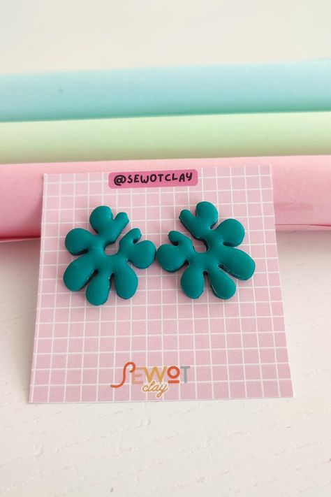 Clay Material, Flower Stud Earrings, Minimalist Gifts, Flower Stud, Gift Package, Metal Accessories, Flower Earrings Studs, Flower Studs, Pink Flower